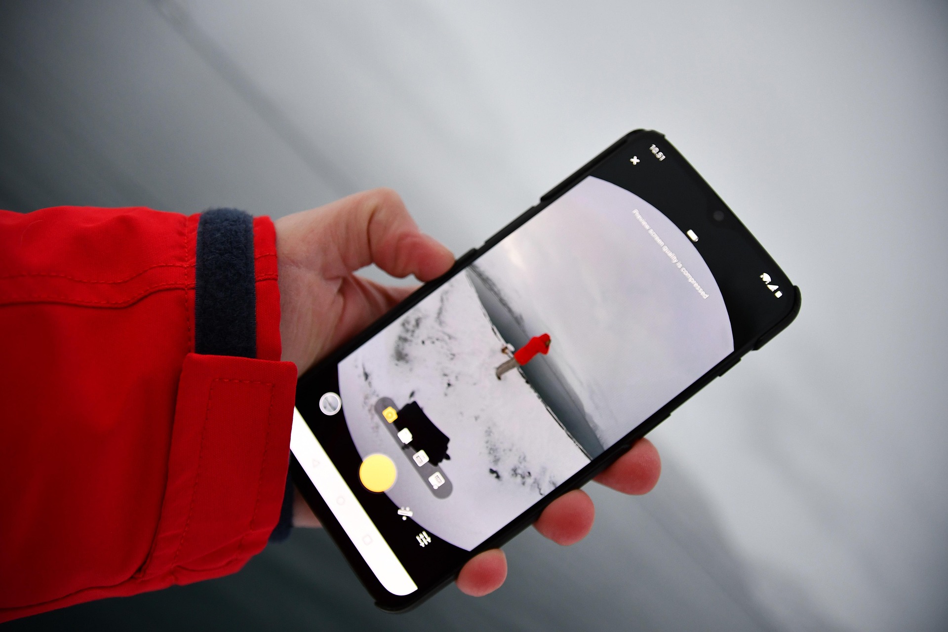 This hero image at 4000×3000 pixels decodes to ~48 MB in memory, even if the compressed JPEG is only 2 MB on the wire